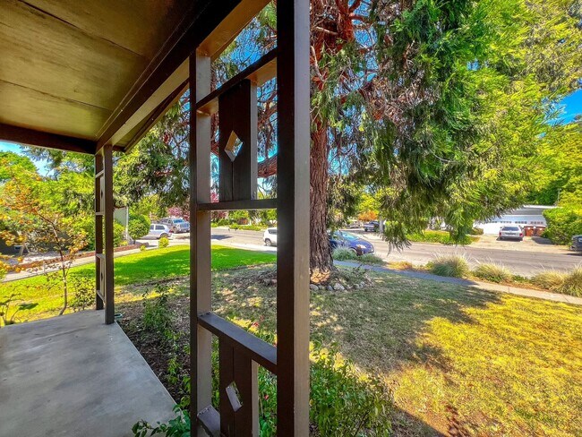 Foto del edificio - Charming 3-Bedroom Home in Napa’s Sought-A...
