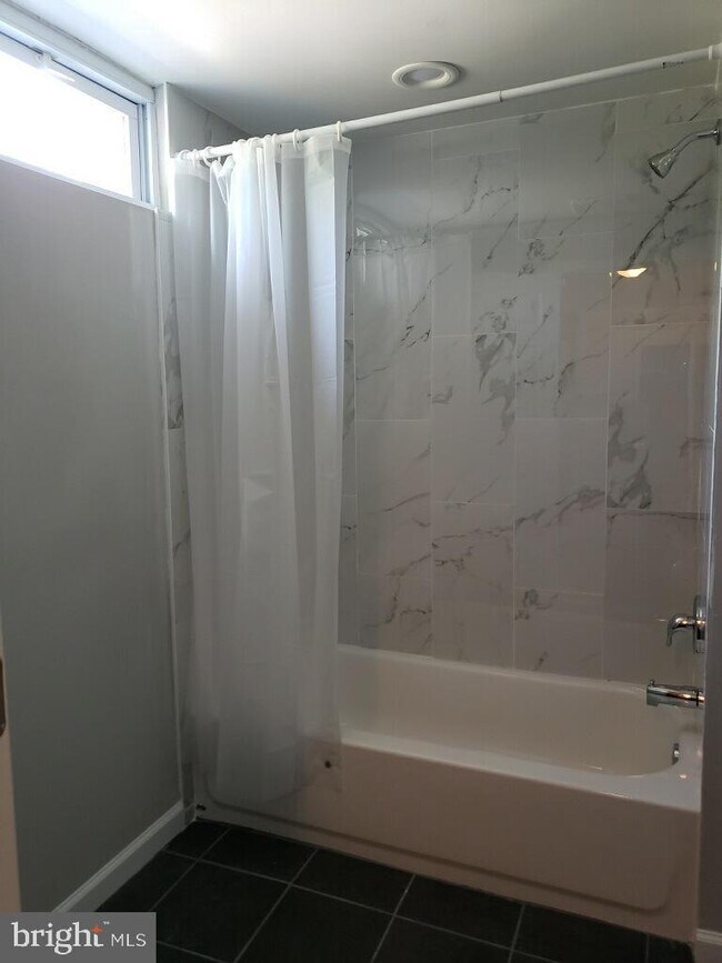 Foto del edificio - 5214 Kramme Ave