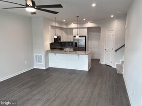 Building Photo - 7911 Independence Dr