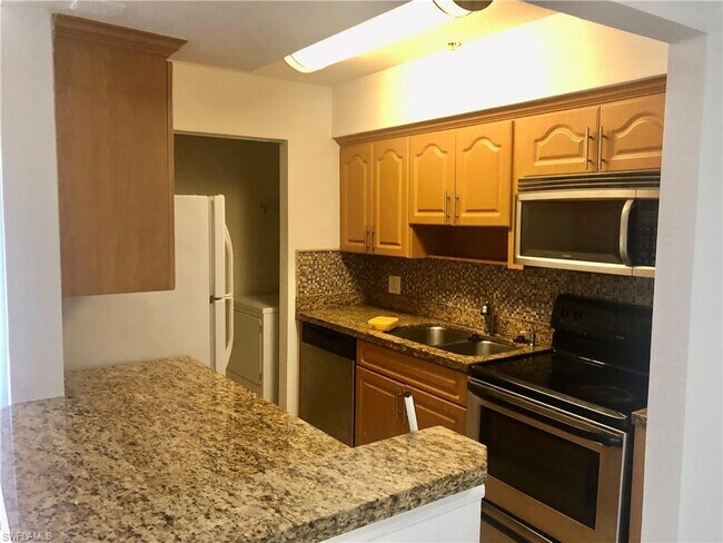 Building Photo - 2845 Winkler Ave