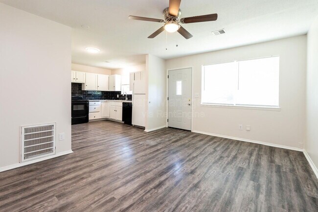 Foto del edificio - 1826 S Laura St