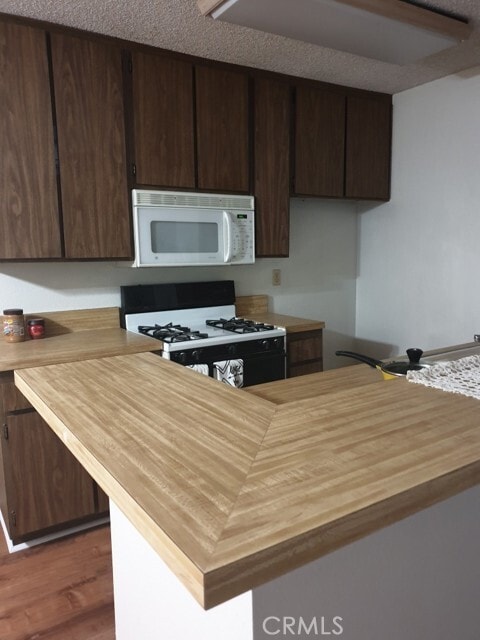 Foto del edificio - 15209 Santa Gertrudes Ave