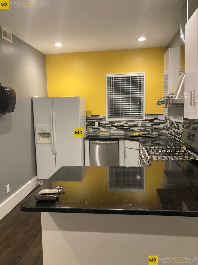 Foto principal - 630 Bennington St