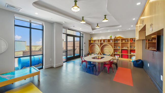 Foto del edificio - 675 Monmouth St