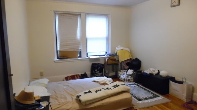 Building Photo - 347 Pleasant St