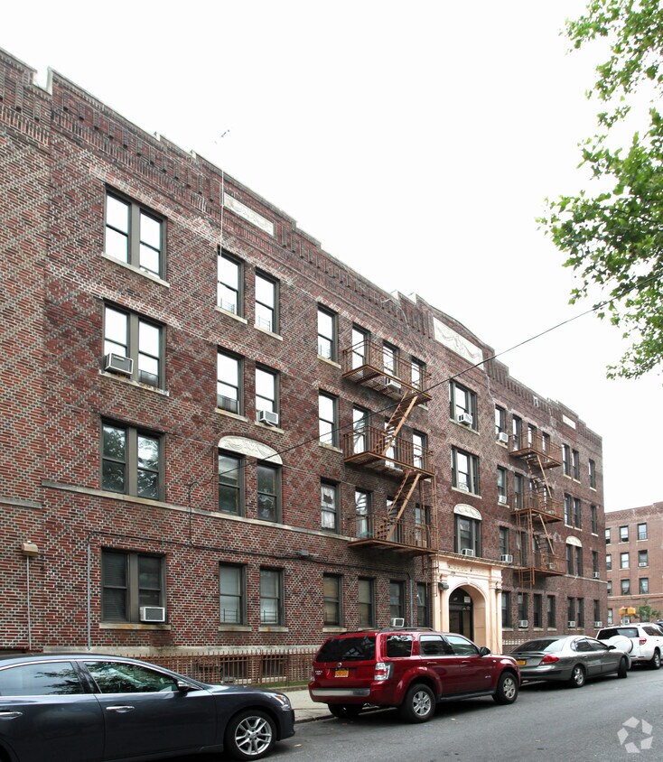 Building Photo - 902 47th St