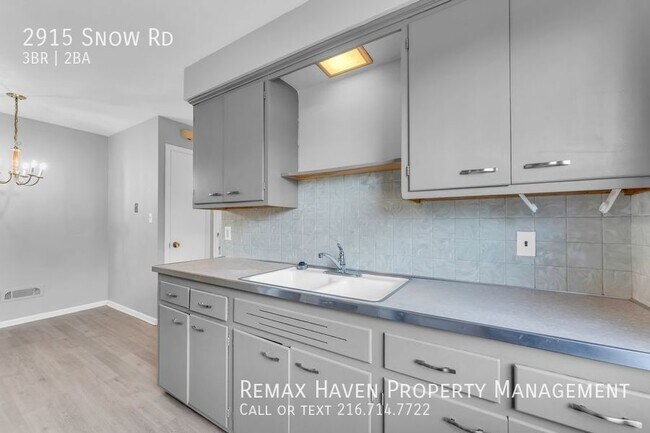 Foto del edificio - 2915 Snow Rd UP, Parma - Spacious 3 bed 1....