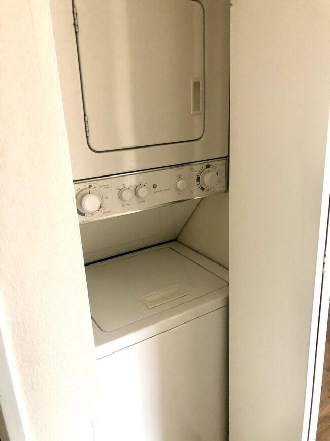 3426 Wallingford Ave N Unit 01 32, Seattle, WA 98103 Room for Rent