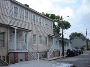 Building Photo - 539-A E Hall St