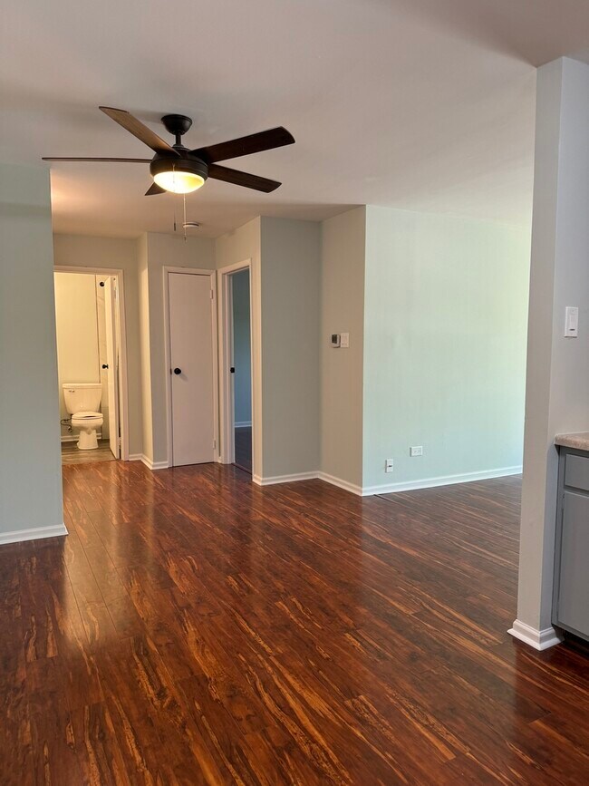 Foto del edificio - 659 E Fullerton Ave