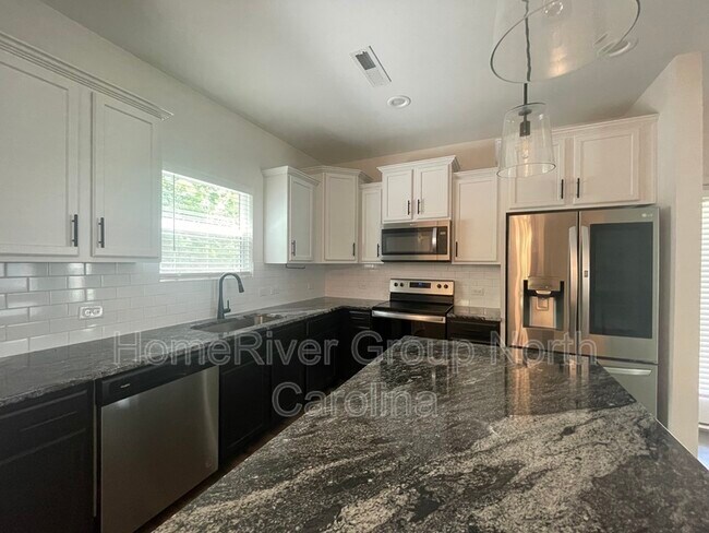Building Photo - 2322 Marthas Ridge Dr