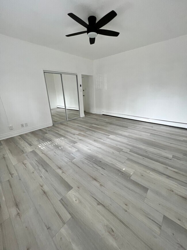 Foto del edificio - 6075 Franklin Ave