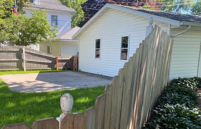 Building Photo - 841 Wylie Street
