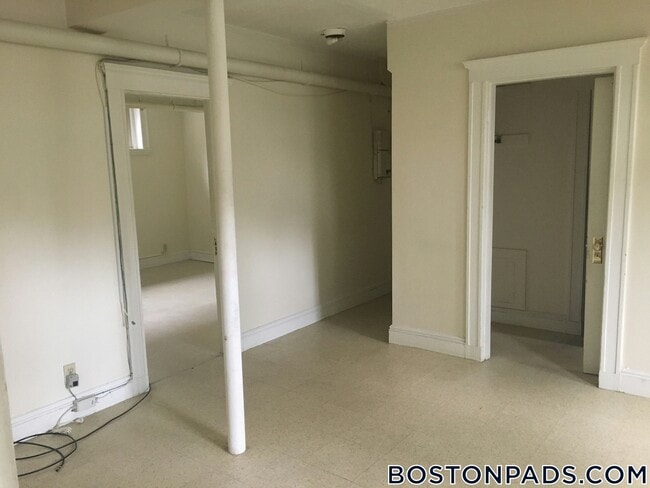 Building Photo - 88 Maple St