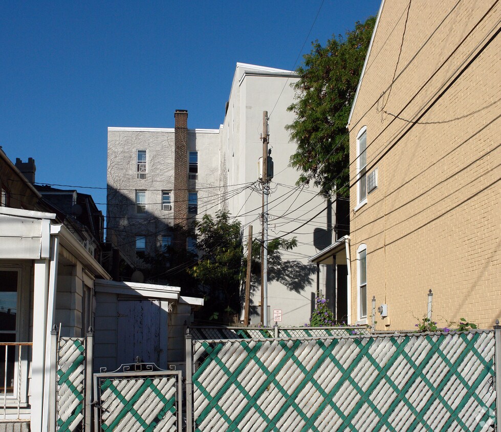 Building Photo - 127-129 N 8th St