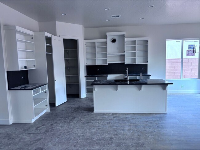 Foto del edificio - Brand New Ivory Home close to Sand Hollow