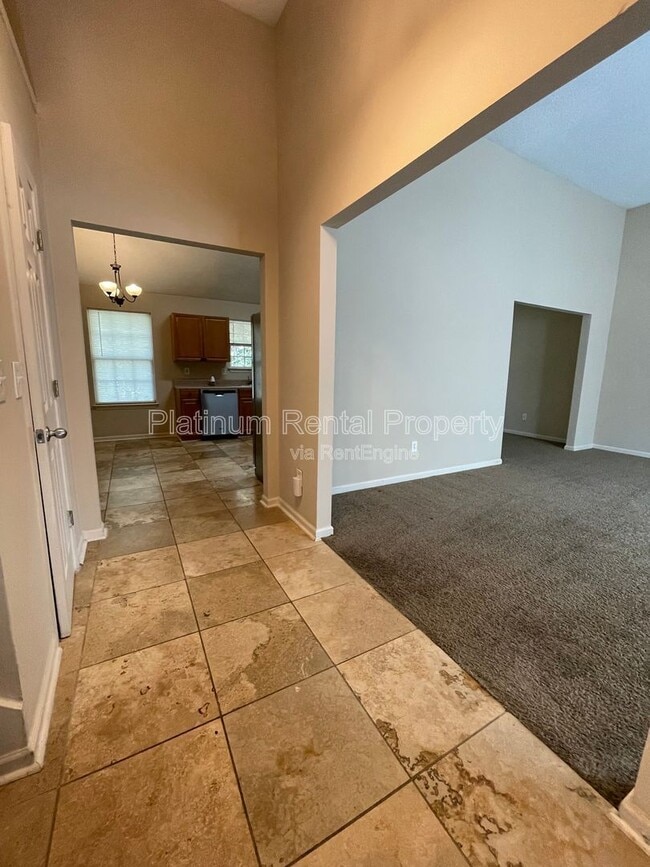 Foto del edificio - 1740 Spring Hill Cove