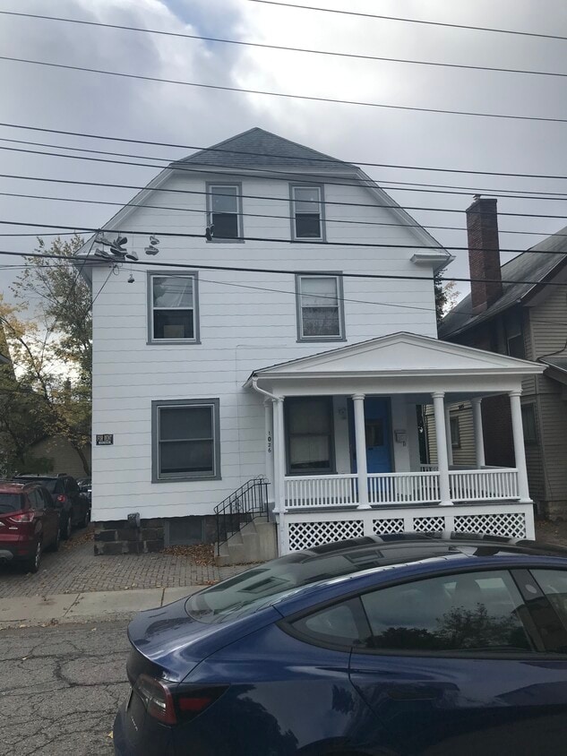 Front - 1026 Greenwood Ave
