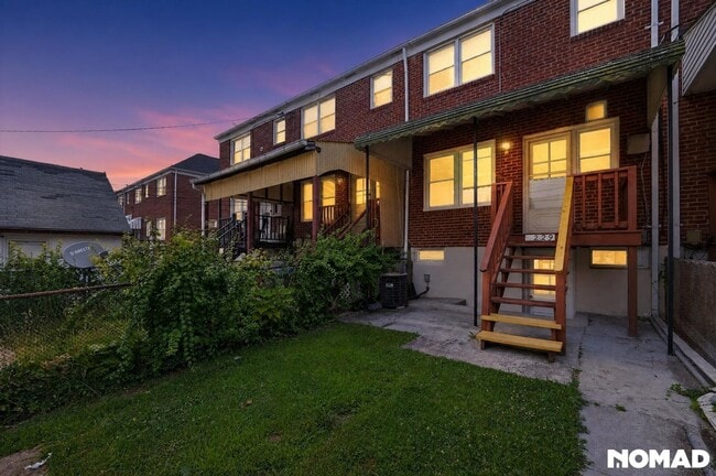 Building Photo - 2229 Redthorn Rd