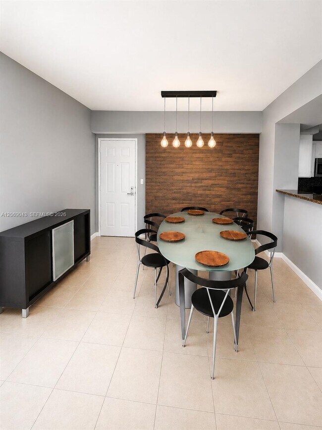 Building Photo - 1155 Brickell Bay Dr