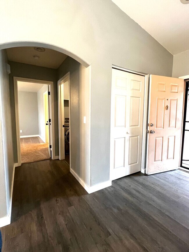 Building Photo - Three Bedroom Home with RV/Boat Parking ~ Prescott Valley