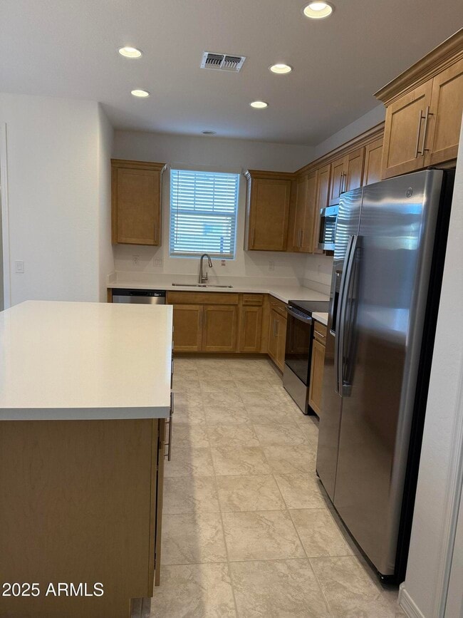 Foto del edificio - 9960 W Mitchell Ave