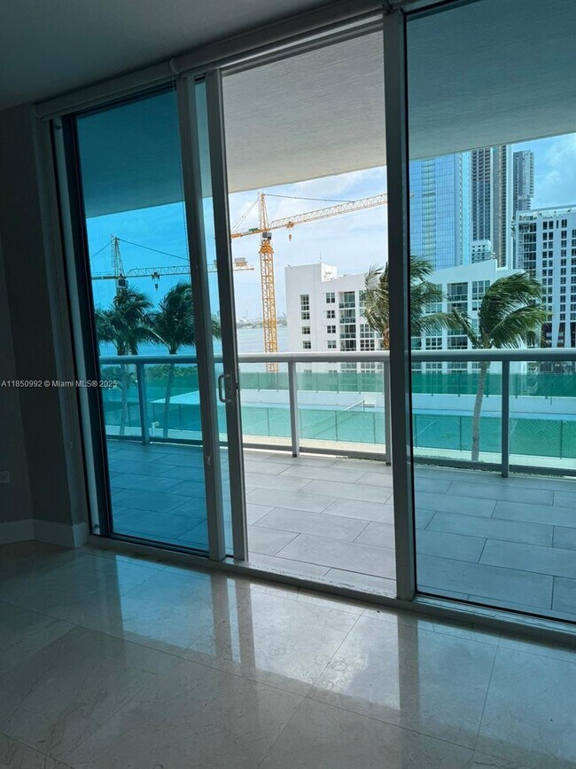 Foto del edificio - 480 NE 30th St