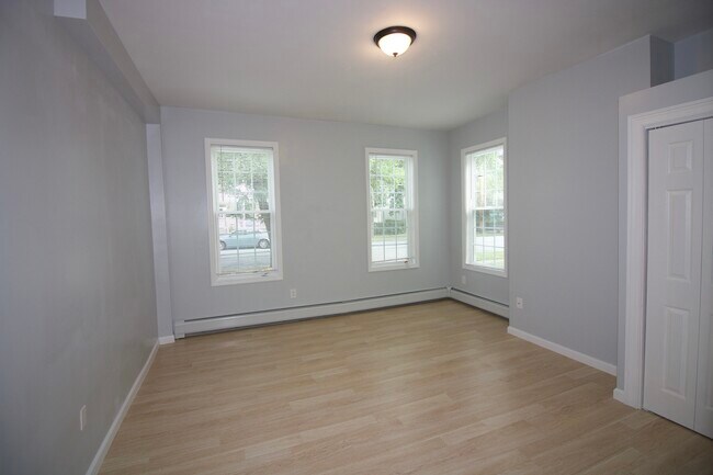 Building Photo - 14 Jewett Ave