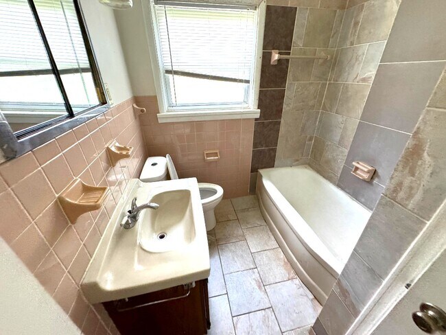 Building Photo - 4071 Sawyer St