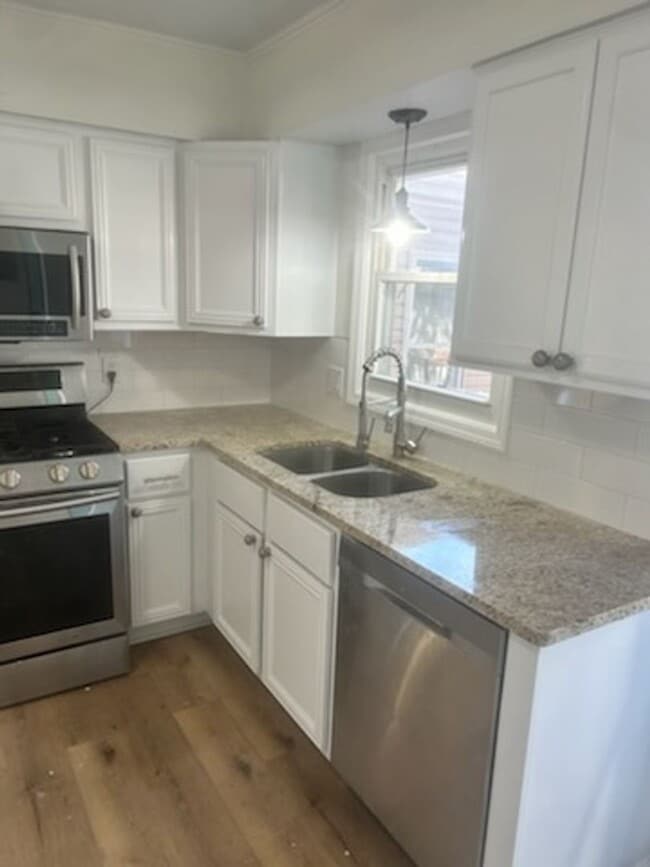Foto del edificio - COMING SOON! Renovated 3 BR, 2 Bath House!...