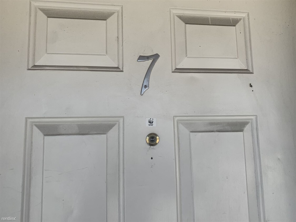 Building Photo - Studio, 1 bath  - 2795 E 4th St Unit 7 7