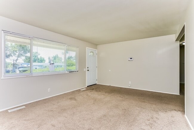 Building Photo - 1727 Nashua Dr
