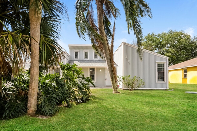 Building Photo - 2574 SW Monterrey Ln