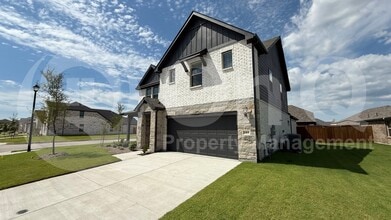 Building Photo - 685 Briar Dr