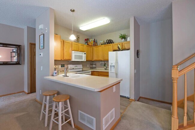 Building Photo - Spacious *2Bed*2Bath townhome Cottage Grove Available 2/1/26!