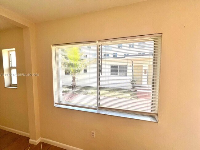 Foto del edificio - 690 NE 85th St