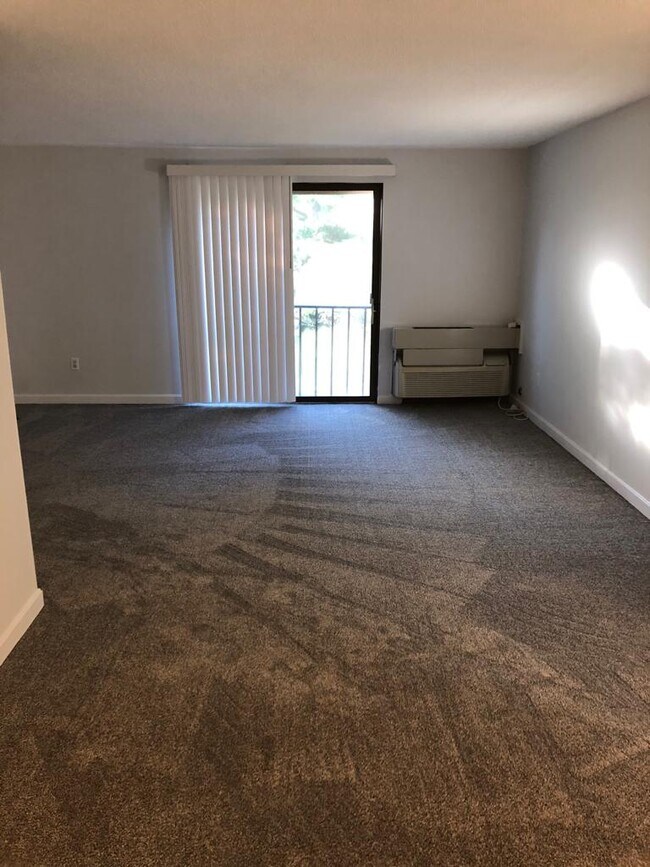 Foto del edificio - 15 Village Hill Ln