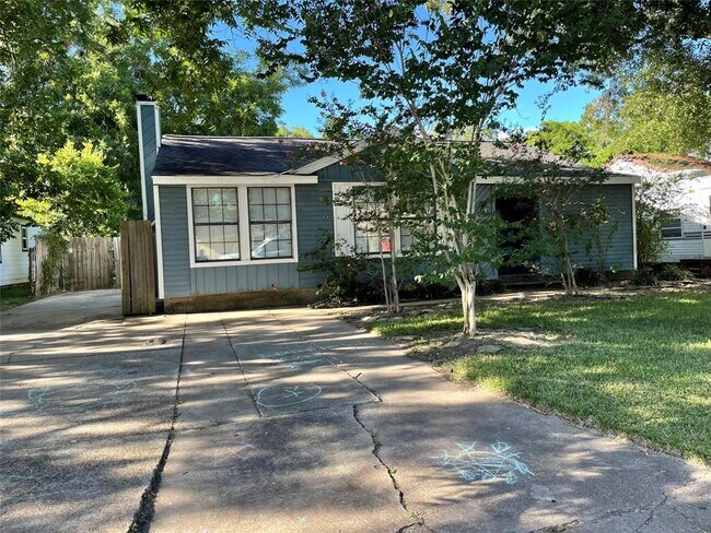 Building Photo - 731 Kyle