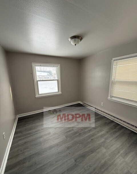 Foto del edificio - 22763 Almond Ave