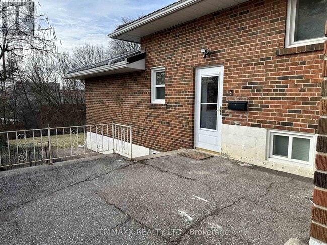 Building Photo - 93 Jeffcoat Dr