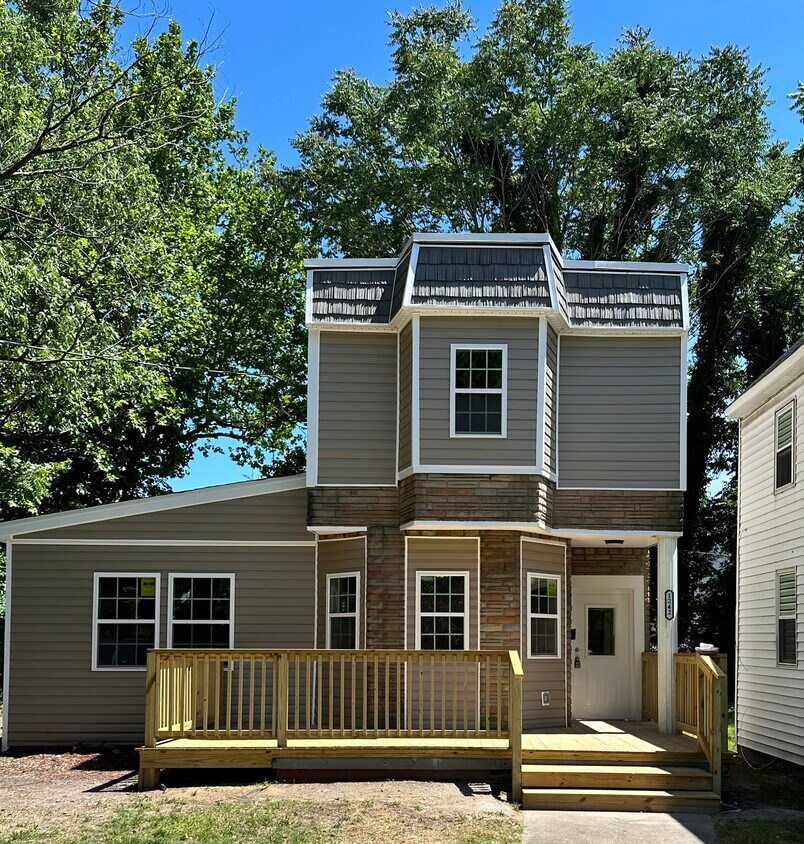 Primary Photo - 1242 26th St