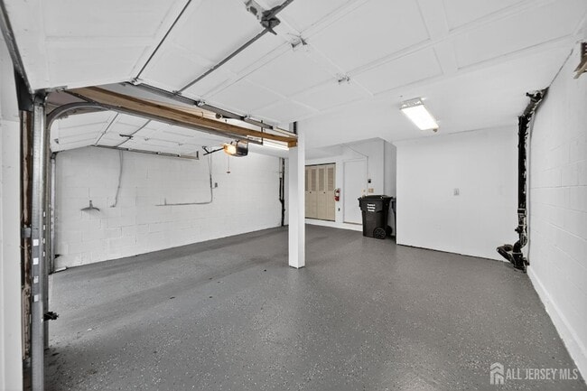 Building Photo - 1606 Madaline Dr