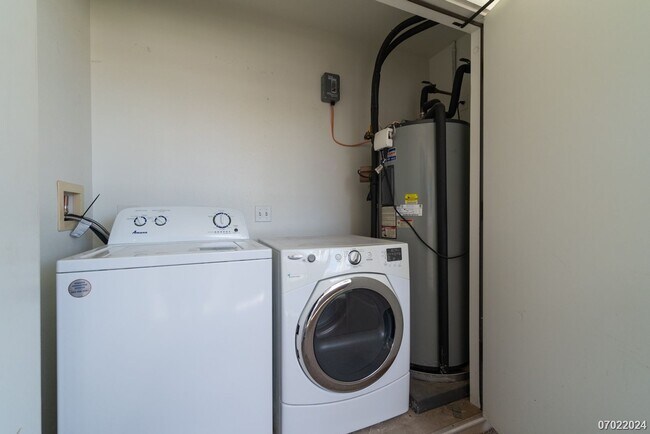 Foto del edificio - $2300 / 1br - 500ft2 - 1br/1ba/2pkg Townho...