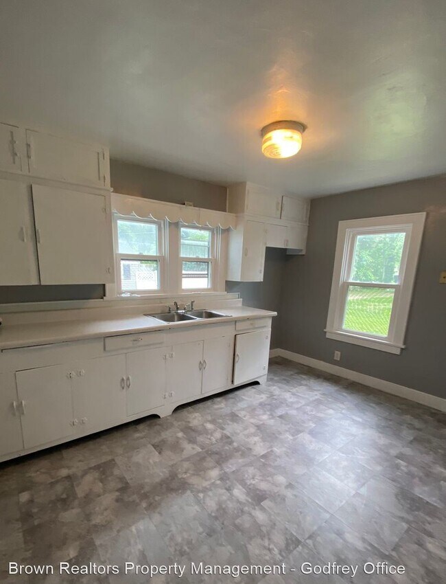 Building Photo - 3 br, 1 bath House - 2722 St Ambrose