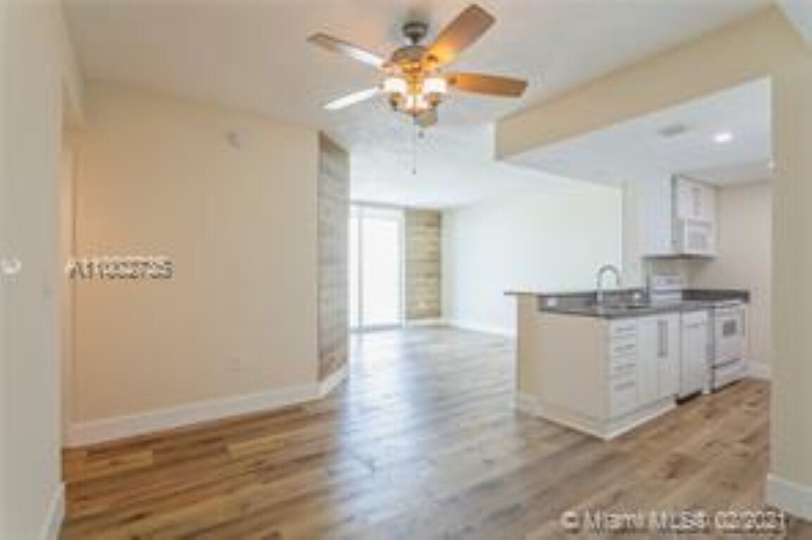 Primary Photo - 275 NE 18th St