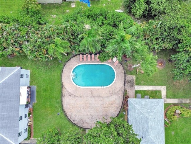 Foto del edificio - Colonial Village - 7550 Stirling Rd