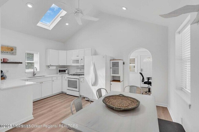 Foto del edificio - 638 Redmond Ave