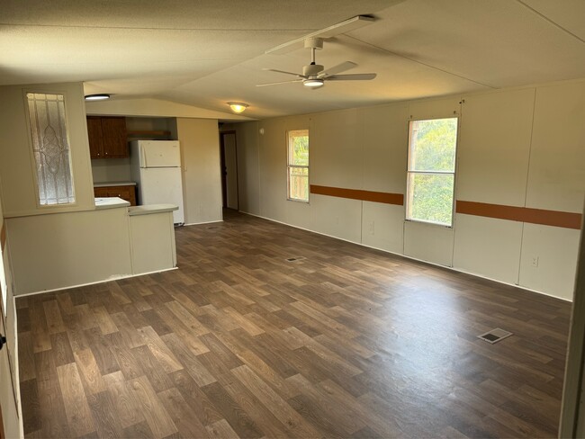 Foto del edificio - 6037 Friendship Rd