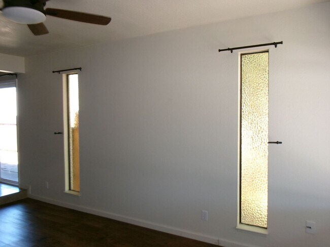 Building Photo - 9685-9687 Lake Natoma Dr