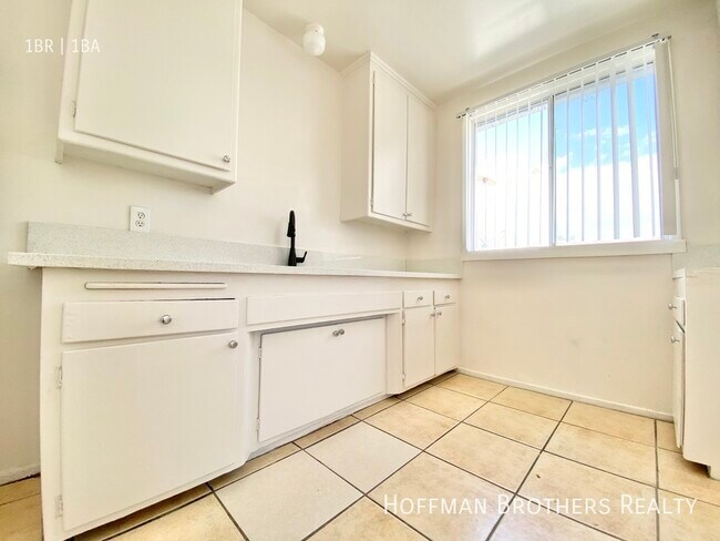 Foto del edificio - 1425 W Jefferson Blvd